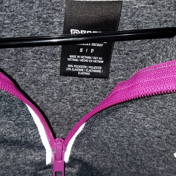 Victoria secret active top - Picture 2 of 3